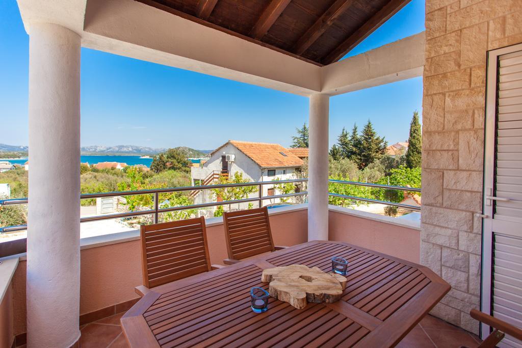 Villa Roza Murter Buitenkant foto